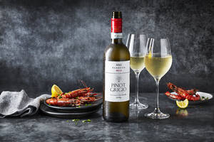 marksandspencer_vino Classics_ Pinot Grigio_Italie_149,9Kc.jpg